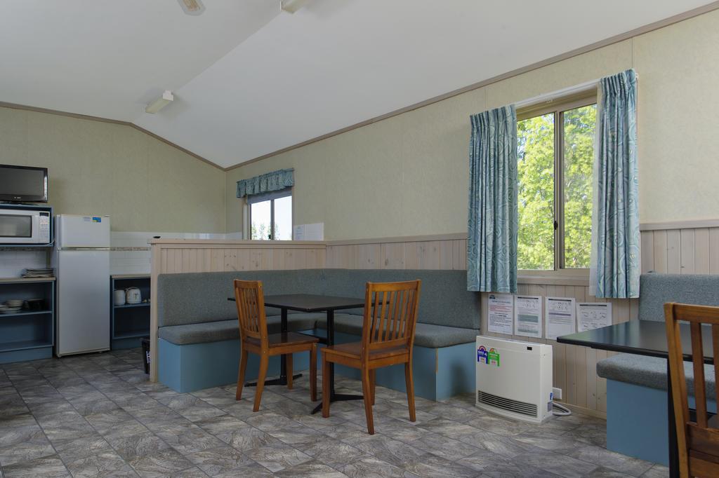 Rainbow Pines Tourist Caravan Park Adaminaby Esterno foto